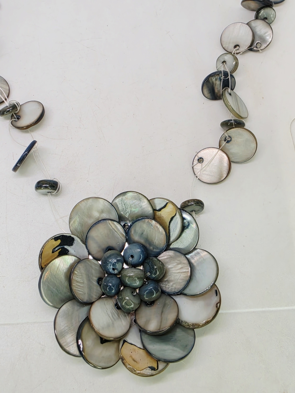 Iridescent Mother-of-Pearl Floral Pendant Necklace - Gray/Blue